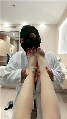【一禾】强制圣水-长靴踩踏-肉丝脚狂舔  JS250323-16 艾彩调教库 第13张