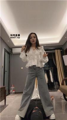 【Anna】俄罗斯混血S-小白鞋踩-牛仔裤坐脸挍 bf51618-HD绳艺资源网