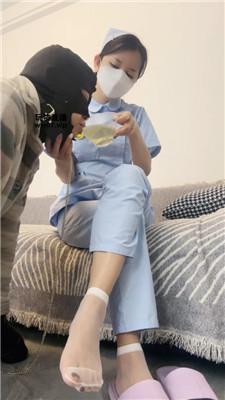 【漫漫大人】护士小姐姐用脚+圣水治疗 bf51623 艾彩调教库 第18张