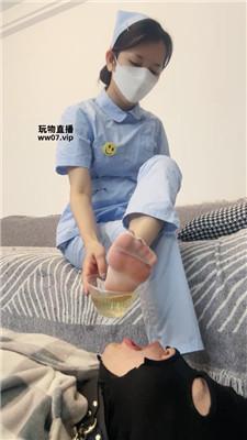【漫漫大人】护士小姐姐用脚+圣水治疗 bf51623 艾彩调教库 第17张