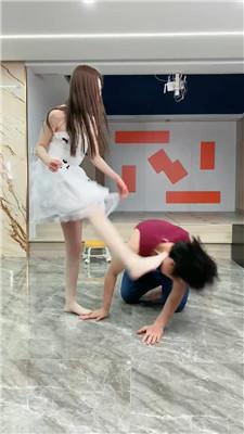 麋鹿银儿 不当人格虐-高跟蹦跳/狂踹狗头 bf51609 艾彩调教库 第15张