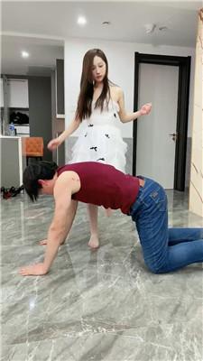 麋鹿银儿 不当人格虐-高跟蹦跳/狂踹狗头 bf51609 艾彩调教库 第17张