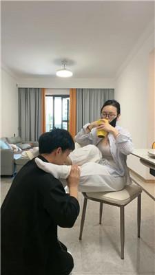 薇薇 下跪叼白袜-舔玉足【完整版】JS250323-1 艾彩调教库 第13张