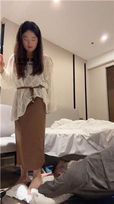 子熙大人 高跟全体重踩踏-啃吃臭脚【双视角版】 bf51592 艾彩调教库 第18张