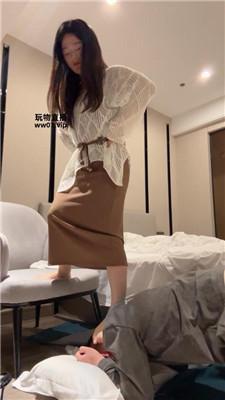 子熙大人 高跟全体重踩踏-啃吃臭脚【双视角版】 bf51592 艾彩调教库 第15张