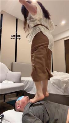 子熙大人 高跟全体重踩踏-啃吃臭脚【双视角版】 bf51592 艾彩调教库 第12张