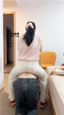 南月女神 家奴卑微伺候起床 bf51580 艾彩调教库 第9张