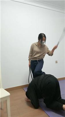 暖暖 连环抽耳光/舔脏鞋臭脚丫 JS250322-13 艾彩调教库 第3张