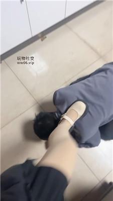 莹莹 磕头求主人耳光踩踏-骑马  JS250320-5 套路直播库 第2张