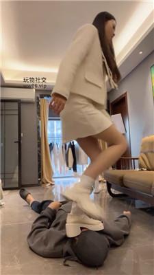 伊未 坐脸窒息-高跟皮鞋白袜踩 bf51524 套路直播库 第11张