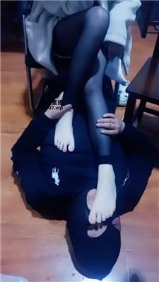 鸿运双女团 多女王-麻将桌脚下羞辱【上】 JS250328-27 艾彩调教库 第7张