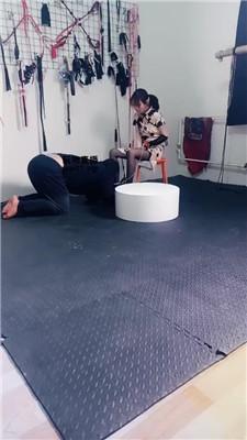 鸿运双女团 3S-丝袜美腿蹂躏踩废物 JS250328-6 艾彩调教库 第2张
