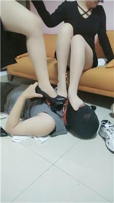 芳姐 双S-清理脏运动鞋-肉丝脚狂舔【双视角版】 JS250328-8 艾彩调教库 第9张