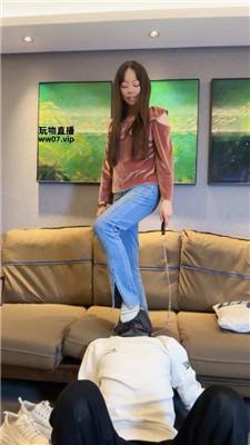 宝娜 牛仔裤坐脸窒息强制虐 bf51793 艾彩调教库 第13张