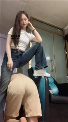 Kaka 虐乳灌圣水-强迫舔脏鞋 bf51773 艾彩调教库 第3张