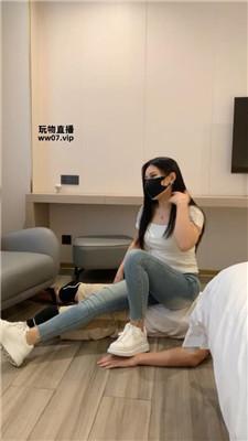 御清 小白鞋踩踏-牛仔裤窒息【双视角版】 bf51814 套路直播库 第4张