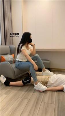 御清 小白鞋踩踏-牛仔裤窒息【双视角版】 bf51814 套路直播库 第2张