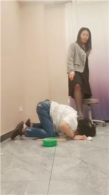 夸梨 母畜-姐妹花脚下喂食【双视角版】 JS250331-21 套路直播库 第15张