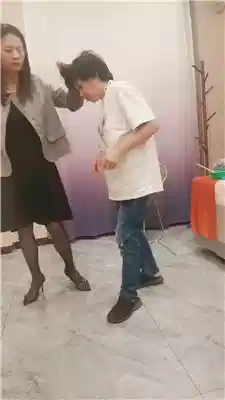夸梨 母畜-姐妹花脚下喂食【双视角版】 JS250331-21-HD绳艺资源网