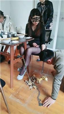 鸿运双女团 桌底伺候群女王吃饭【双视角版】 JS250331-23 套路直播库 第7张
