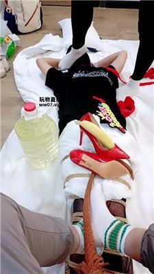 小米 高跟配白袜捆绑踩虐 JS250331-1 艾彩调教库 第5张