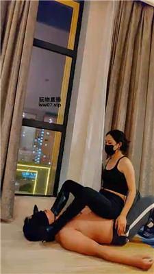 苏大大 下跪吮吸脚趾缝/长靴高跟踩踏 bf51862 艾彩调教库 第8张
