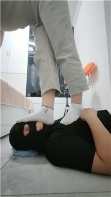 李老师 骑马狗爬-小白鞋踩踏【双视角版】JS250330-30 艾彩调教库 第15张