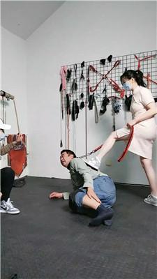 盛梦空间 群调群虐-脚下喂食/暴揍【三视角版】JS250415-6 艾彩调教库 第15张