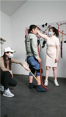 盛梦空间 群调群虐-脚下喂食/暴揍【三视角版】JS250415-6 艾彩调教库 第12张