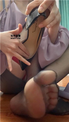 无锡灵芷 偷后妈鞋被发现教训    250413-16 艾彩调教库 第5张