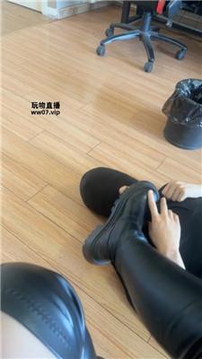 00后情侣 情侣主-电竞酒店脏鞋玩奴隶 JS250414-21 套路直播库 第7张