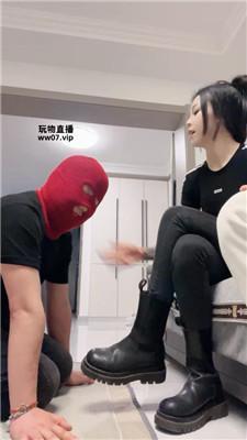 十二岁 情侣主脏鞋臭袜子玩虐绿帽【双视角版】 bf52290-HD绳艺资源网