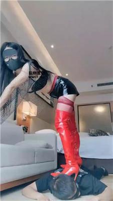 苏大大 骑马转胯-红高跟长靴踩踏 JS250412-5 艾彩调教库 第7张