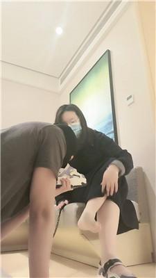 樊樊 闻舔臭脚丫/骑马碾压踩 JS250411-15 艾彩调教库 第3张