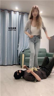 猴歌 素人S-脏鞋白袜踩虐-转胯狗爬 bf52217 艾彩调教库 第4张