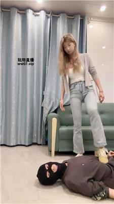 猴歌 素人S-脏鞋白袜踩虐-转胯狗爬 bf52217 艾彩调教库 第2张