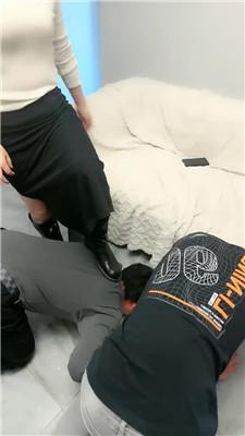 伊潼 姐妹花的脚下骚奴 bf51969 艾彩调教库 第4张