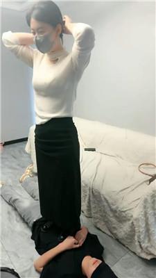 伊潼 姐妹花的脚下骚奴 bf51969 艾彩调教库 第8张