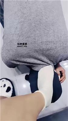 苏苏不苏 拖鞋白袜脚踩虐骚狗 JS250403-26 艾彩调教库 第2张