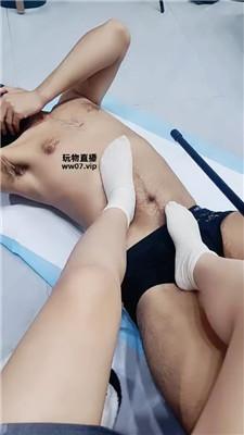苏苏不苏 拖鞋白袜脚踩虐骚狗 JS250403-26 艾彩调教库 第4张
