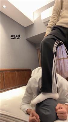 伊未 运动鞋白袜踩-坐脸窒息 bf51968 艾彩调教库 第13张