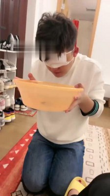 【奈奈生】舔女友的各种脏鞋  JS22100701 套路资料库 第7张