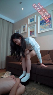 韩国女S虐待踢裆中国男M YC-220219-2