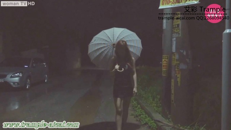 은서气质女神，户外雨天的脏丝袜脚 HAN-147