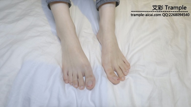 一米长腿歆凝帆布裸足pov 网友原创 第7张