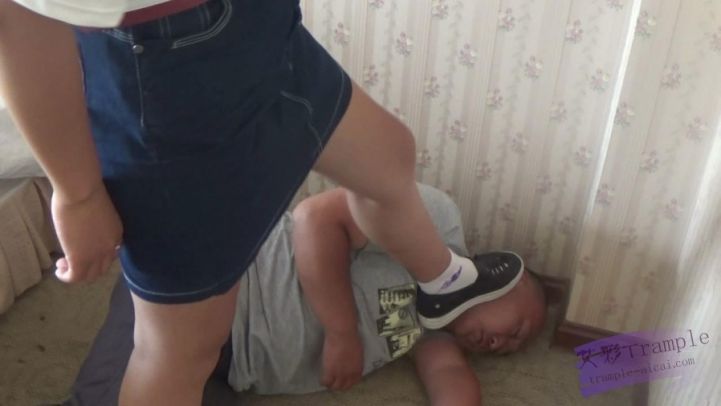 女线人踩死男杀手