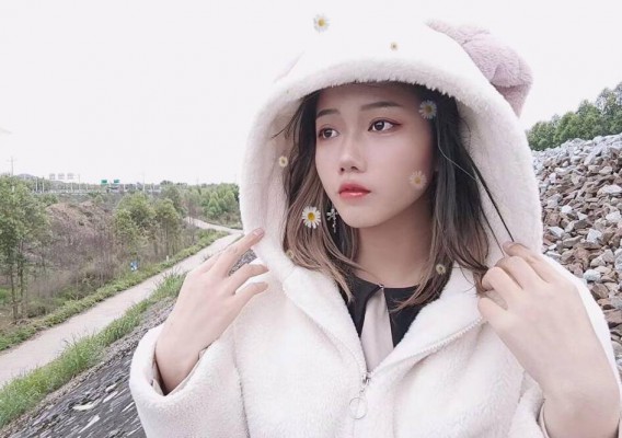 【00后蕬小乃】和歆儿，老师三人群踩瘦M，恋足深喉 YC-211012-7-HD绳艺资源网