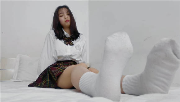 POV娇娇第一视角JK学生服恋足羞辱