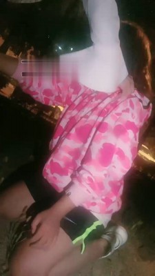 【洪兴十三妹】女奴-户外抓住跟踪狂 bf18368 套路资料库 第3张