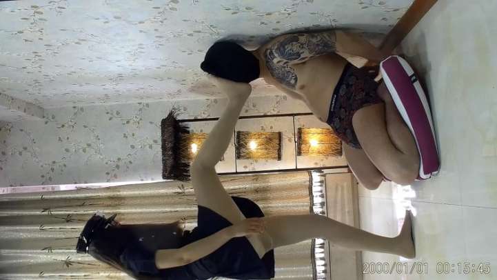 冷酷女警踢裆金僦脚刑